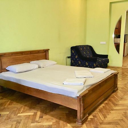 Svobody, Apartments Near The Opera Lviv Exterior foto