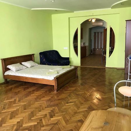 Svobody, Apartments Near The Opera Lviv Exterior foto