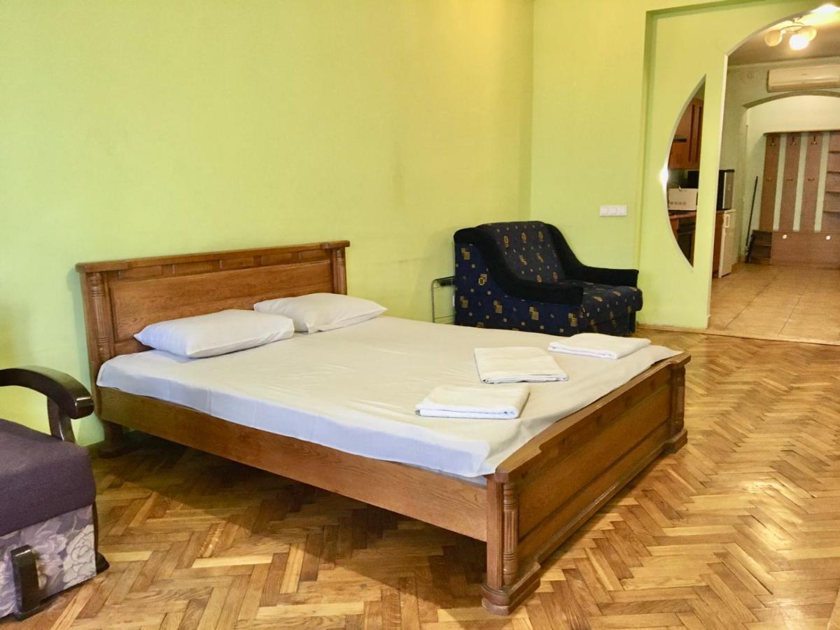 Svobody, Apartments Near The Opera Lviv Exterior foto
